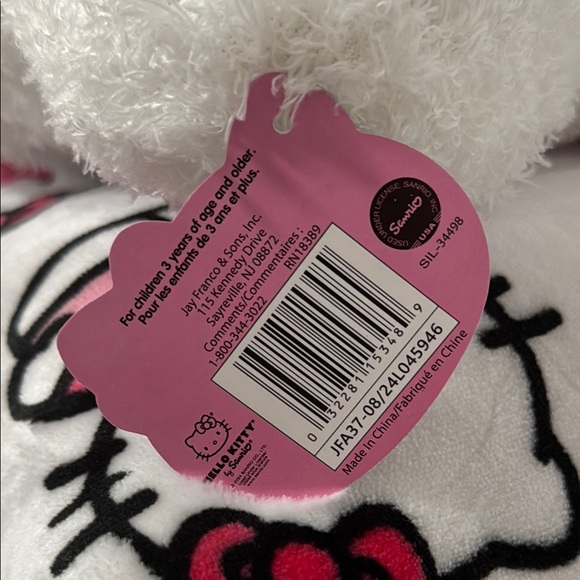 New Hello Kitty 2 Pack Decorative Pillows. - Picture 13 of 14